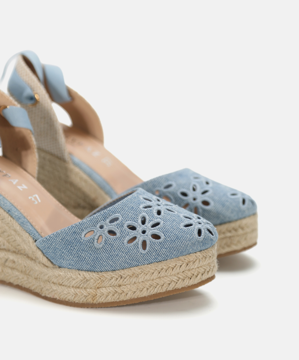 Cunha com bordado de flores image number null